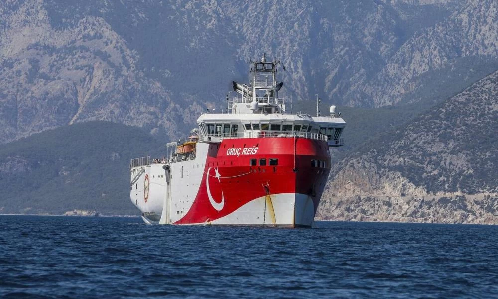 Στα 20 μίλια από το Καστελόριζο έφθασε το Oruc Reis
